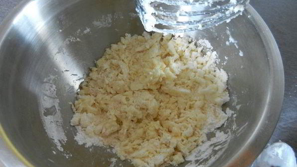 рулетики с корицей и изюмом