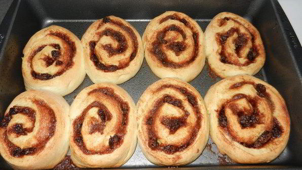рулетики с корицей и изюмом