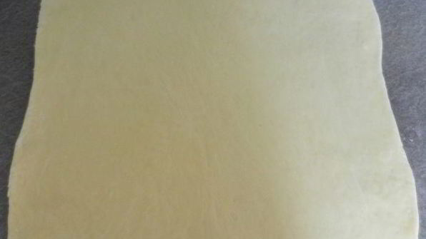 рулетики с корицей и изюмом