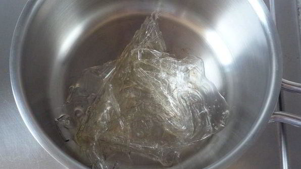 хмельная шарлотка страчателла с кремом из маскарпоне, вишневой водки и шоколадной крошки