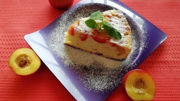 классическая шарлотка с яблоками и нектаринами