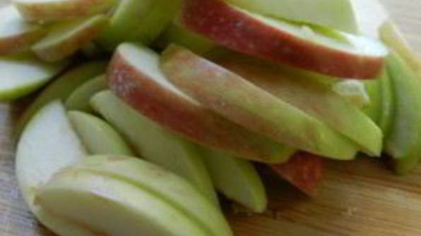 медовая шарлотка с яблоками