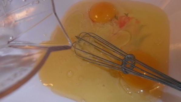 ореховая шарлотка на сгущенке