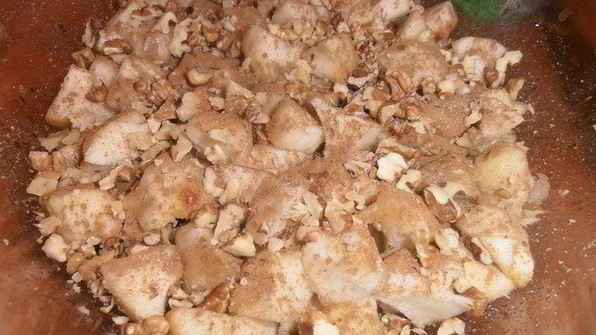 ореховая шарлотка на сгущенке