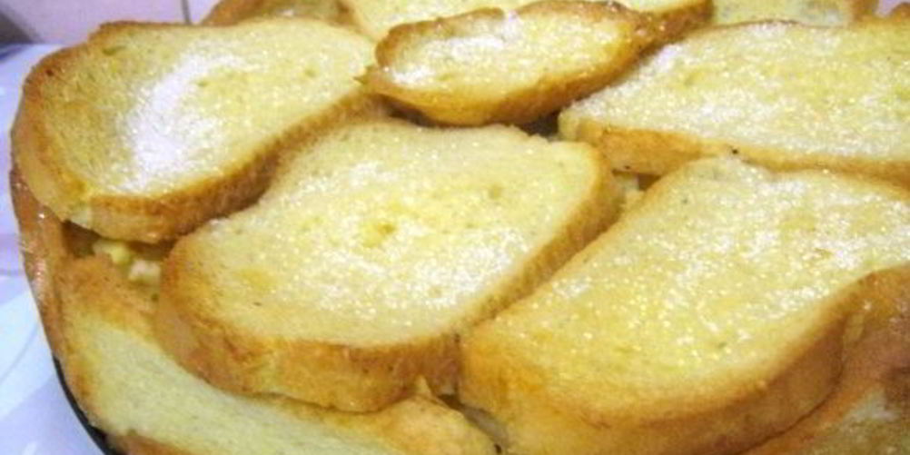 Рецепт шарлотки из батона с яблоками