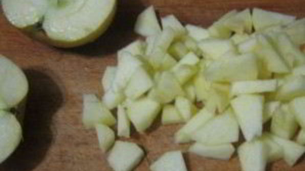 шарлотка из батона с яблоками