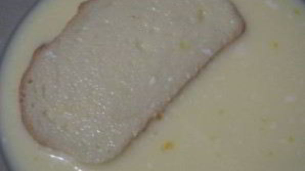 шарлотка из батона с яблоками