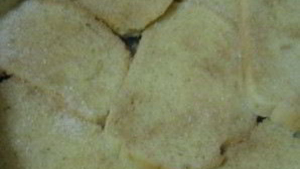 шарлотка из батона с яблоками