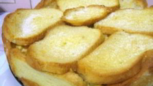 шарлотка из батона с яблоками