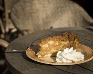 Шарлотка из черного хлеба