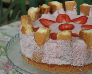 Шарлотка Красна ягодка