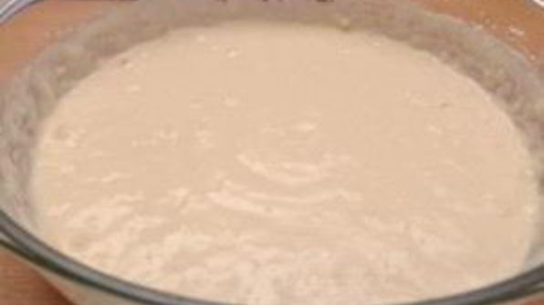 шарлотка с манкой и яблоками