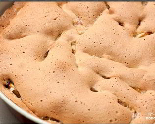 Шарлотка с персиками