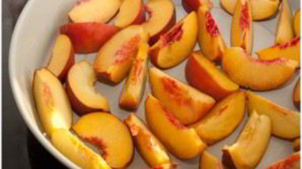 шарлотка с персиками