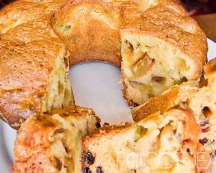 Шарлотка с ревенем