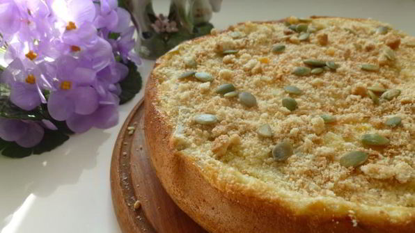 шарлотка с тыквой и печеньем