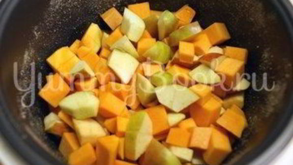 шарлотка с тыквой и яблоками в мультиварке