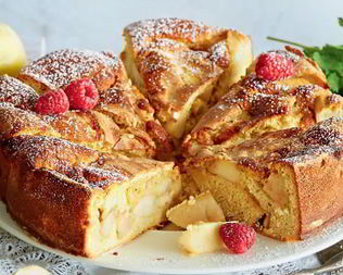 Шарлотка с яблоками и ванилью