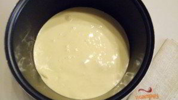 шарлотка с яблоками в мультиварке