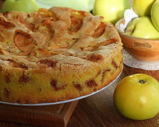 Шарлотка с яблоками