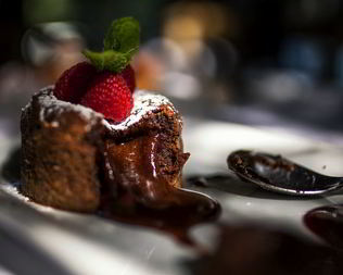 Шарлотка с ягодами