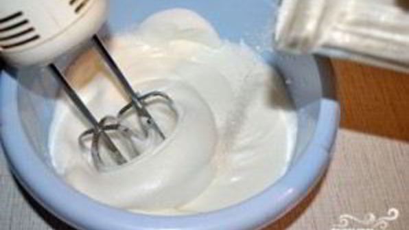 шарлотка с замороженной вишней