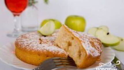 Шарлотка со сгущенкой и яблоками