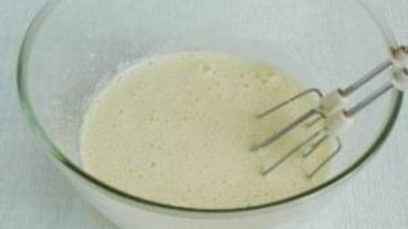 шарлотка со сгущенкой и яблоками