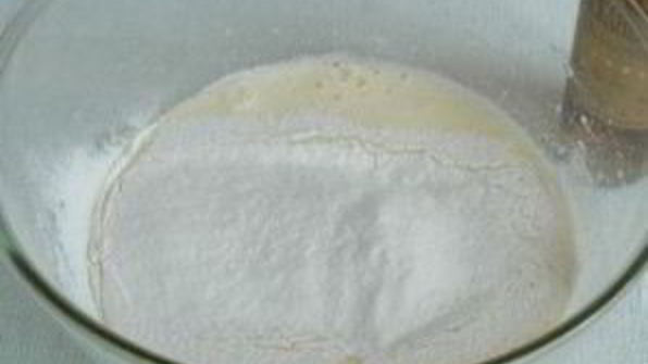 шарлотка со сгущенкой и яблоками