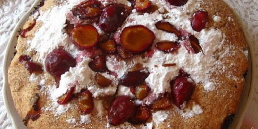 Рецепт шарлотки со сливами