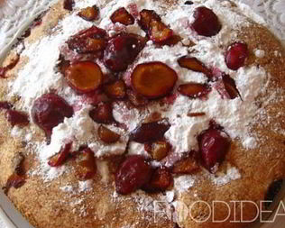 Шарлотка со сливами