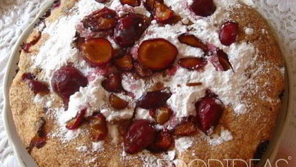 Шарлотка со сливами