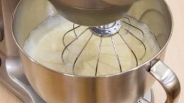 шоколадная шарлотка с грушей