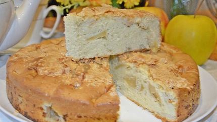 Яблочная шарлотка Классика