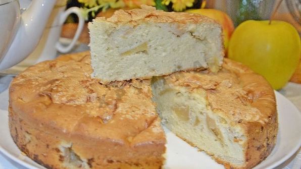 яблочная шарлотка классика