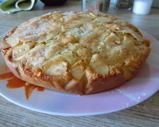 Яблочная шарлотка