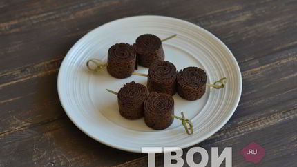 Шоколадные блинные рулетики