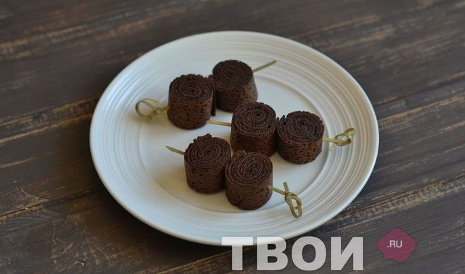 Шоколадные блинные рулетики