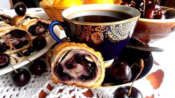 чернично-сливочный штрудель