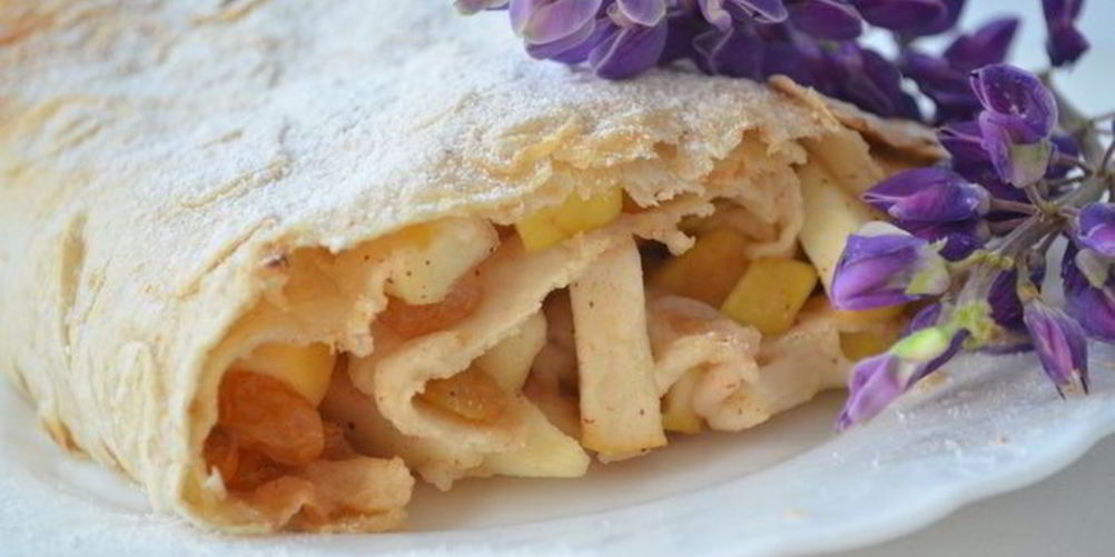 Рецепт ленивого яблочного штруделя