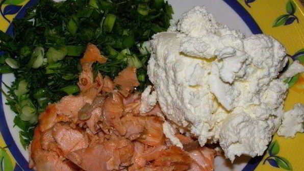 штрудель из творожного теста с лососем