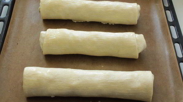 штрудель из творожного теста с яблоками и клюквой