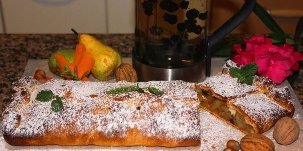Рецепт штруделя с дикими грушами, морковью и корицей