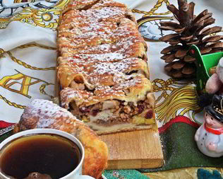 Штрудель с грушей и яблоками