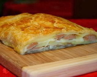 Штрудель с картофелем и сосисками