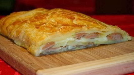 Штрудель с картофелем и сосисками