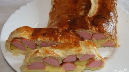 Штрудель с картошкой и сосиской