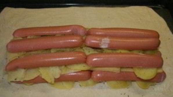 штрудель с картошкой и сосиской