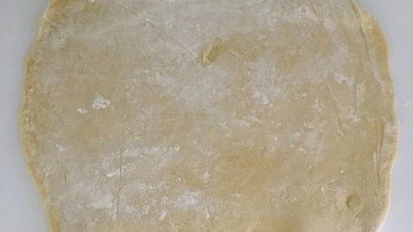 штрудель с лососем, фасолью и рикоттой