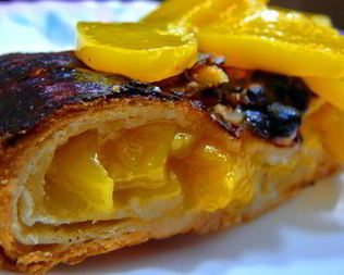 Штрудель с персиками